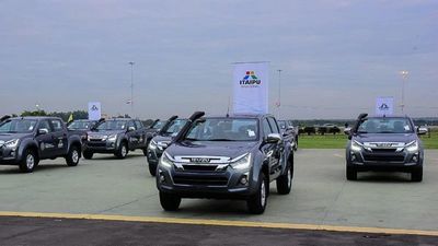 Gobierno recibe 20 camionetas de Itaipú "para distribuir vacunas"