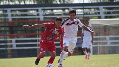 El líder cayó y expone la cima