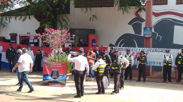 San Lorenzo: PMT hace brazos caídos para exigir recategorización - Nacionales - ABC Color