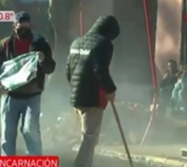 Vehículo impacta contra una muralla  - Paraguay.com