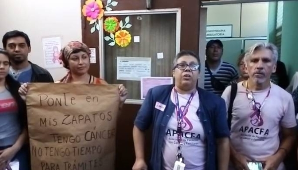 Pacientes denuncian que farmacéuticas no entregan medicamentos para el cáncer | OnLivePy