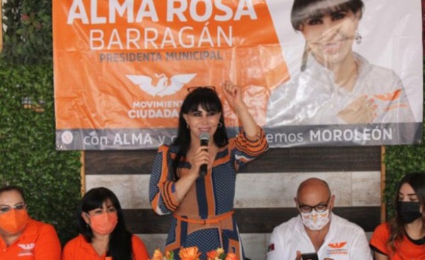 Asesinan a balazos a candidata opositora en un mitin en México