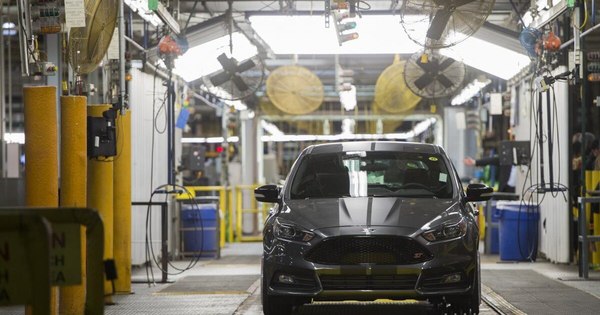 La Nación / Ford prevé que el 40% de sus ventas en 2030 serán vehículos eléctricos
