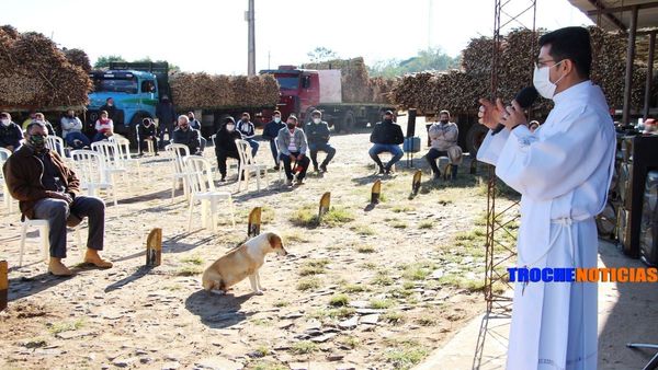 Sheila, la perrita que participó de una misa y enterneció al rollo