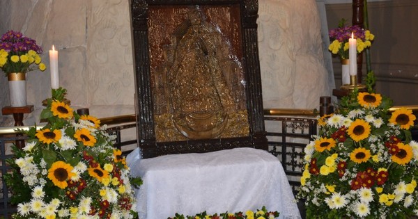 La Nación / Tallado de la Virgen de Caacupé hecho por una persona privada de libertad llegó a la basílica
