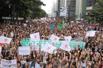 Grandes protestas de estudiantes en Brasil - El Trueno