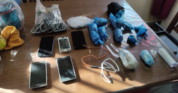 La Nación / Incautan dinamita en gel, drogas y armas blancas en requisa en cárcel de Concepción