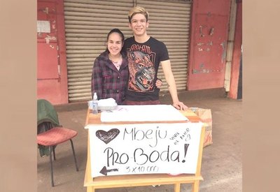 Crónica / Pareja se va a casar ¡gracias al mbeju!
