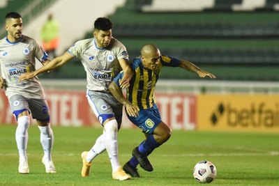 El 12 de Octubre se despide con un empate y queda colista del Grupo A