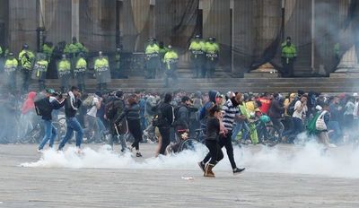 Nuevos disturbios en Bogotá dejan decenas de afectados y lesionados - Mundo - ABC Color