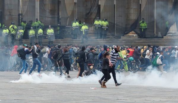 Nuevos disturbios en Bogotá dejan decenas de afectados y lesionados - Mundo - ABC Color