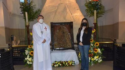 Obra tallada por interno es donada a  Basílica de Caacupé