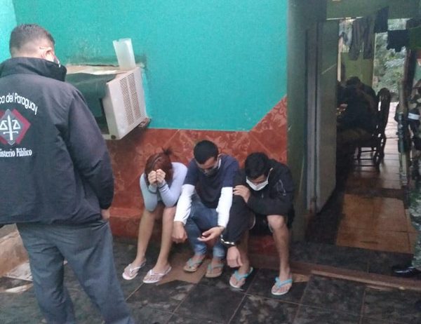 Tres detenidos en vivienda en la que comercializaban drogas