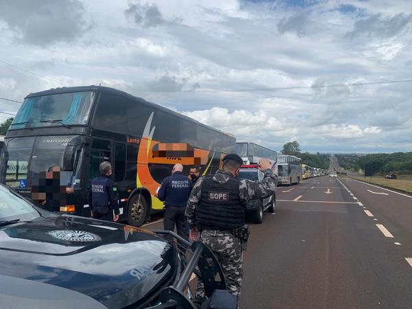 Receita Federal refuerza controles e incauta cinco buses en dos días - La Clave