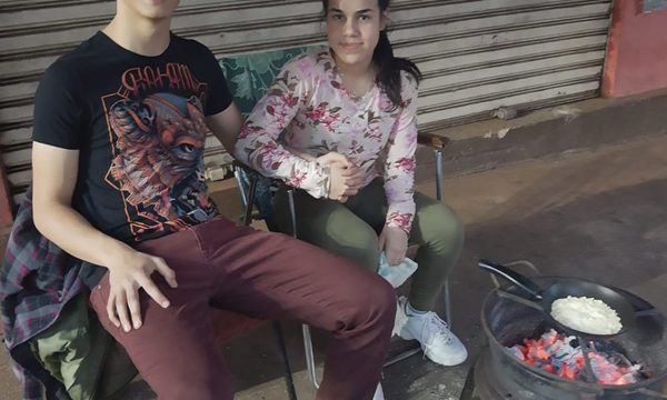 Venden mbeju con la intención de casarse