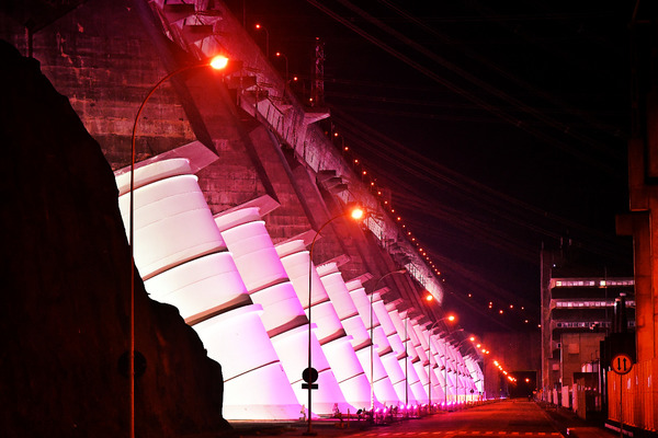 Iluminación Monumental de ITAIPU será rosa desde hoy en adhesión a campaña para prevenir el cáncer de mama