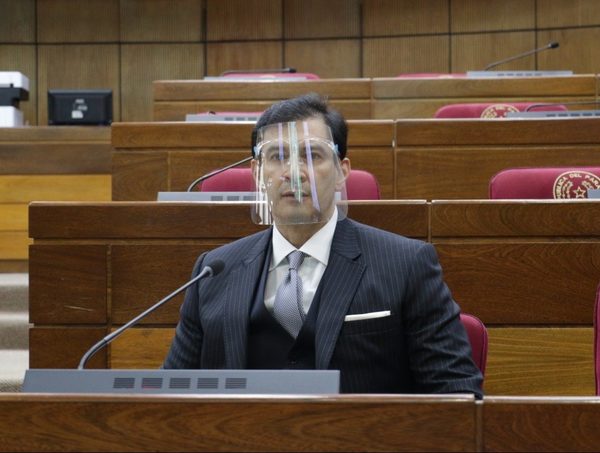 Silvio Ovelar admite desintegración de la bancada de Añetete en el Senado · Radio Monumental 1080 AM