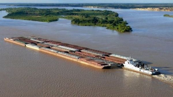 Bajante del río Paraná: barcazas con toneladas de soja están varadas desde casi dos meses - La Clave