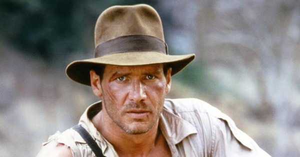 La Nación / Subastan sombrero de Indiana Jones y un androide de Star Wars