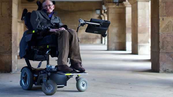 El archivo y la silla de Stephen Hawking se conservarán en museos