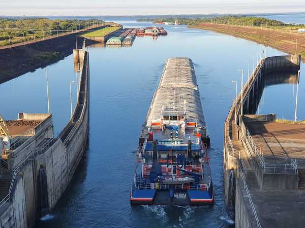 Convoyes con producción agrícola paraguaya continúan travesía hacia mercados internacionales | .::Agencia IP::.