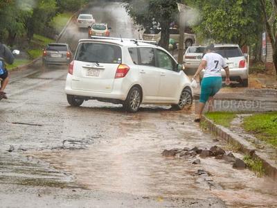 CALAMITOSO estado de calles y avenida de CDE ante INUTILIDAD de intendenta Perla de Cabral