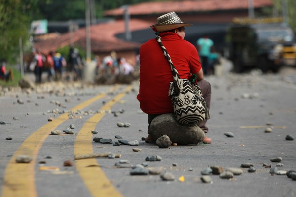 Los bloqueos por las protestas, otro golpe a la economía colombiana - MarketData