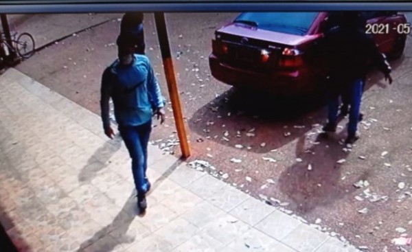 Roban unas 30 armas en asalto a una armería que está en plena mudanza