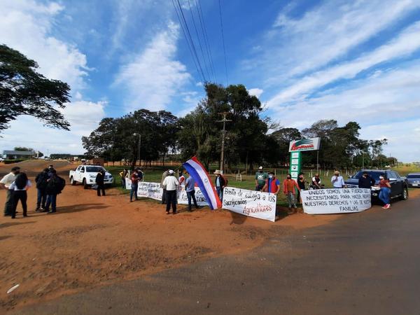 Vaquería; Agricultores realizan manifestación contra empresa por supuesta estafa – Prensa 5