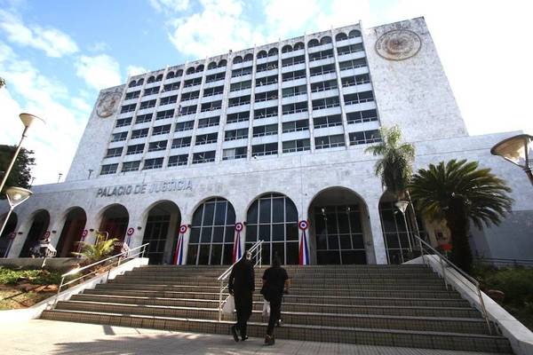 Senadores urgirán a la Corte expedirse sobre caso Itaipú – Prensa 5