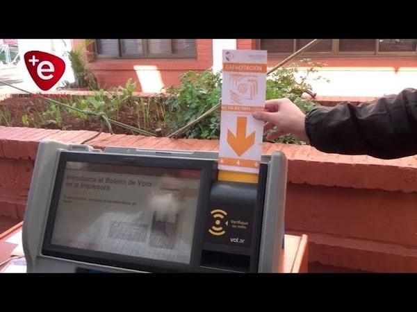 INSTRUYEN COMO UTILIZAR LAS URNAS ELECTRÓNICAS