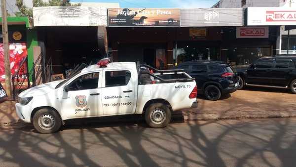 Trío de asaltantes roba unas 30 pistolas de una armería - La Clave