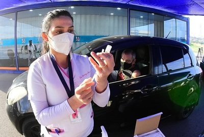Según disponibilidad de dosis, evalúan bajar rango de edad para vacunación