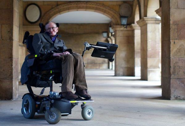 MUNDO | El archivo y la silla de Stephen Hawking se conservarán en museos