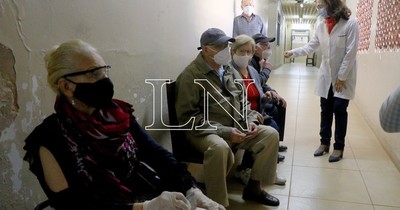 La Nación / Hospital San Pablo solo aplica segunda dosis de vacunas anti-COVID-19