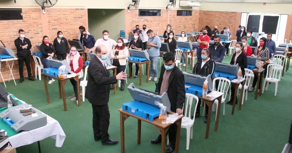 La Nación / JE sigue con capacitación de funcionarios para soporte técnico de máquinas electorales