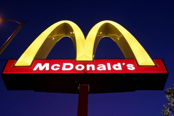 ¡Para motivarlos! McDonald’s de Illinois regala iPhones a sus nuevos empleados