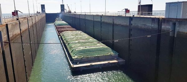 Barcazas partieron rumbo a puertos internacionales - Nacionales - ABC Color