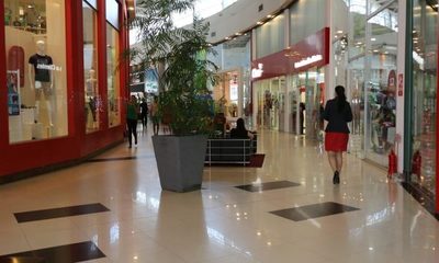 Poca actividad en los shoppings: ventas en centros comerciales caen 30%