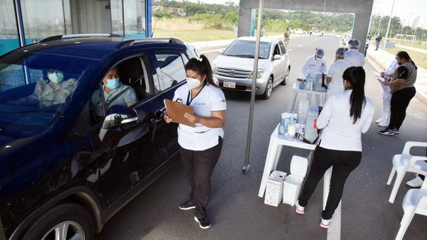 Hay vacunas para otras 100.000 personas y afluencia aún es baja