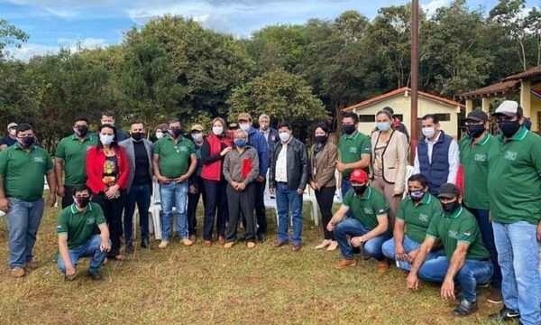 CAMPESINOS DE CEDRALES SE REÚNEN CON TITULAR DEL INDERT PARA PEDIR LEGALIZACIÓN DE SUS TIERRAS