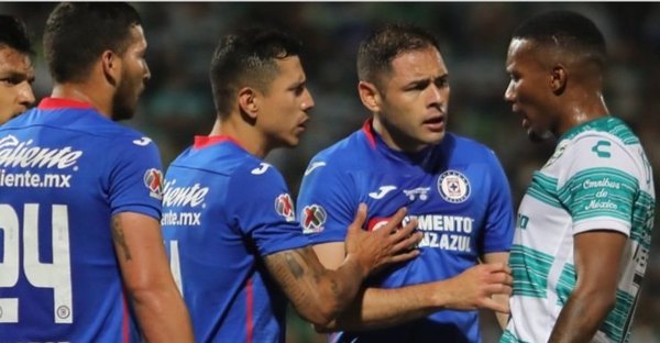 Aguilar y Escobar dan un paso hacia la gloria con el Cruz Azul