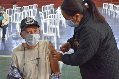 El 79% de los adultos se quiere vacunar, pero tiene obstáculos para hacerlo, dice Salud - Nacionales - ABC Color