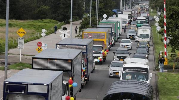 Gobierno de Colombia exige desbloquear las carreteras para continuar con el diálogo