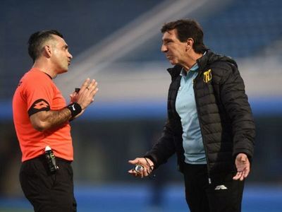 La despedida de Gustavo Costas