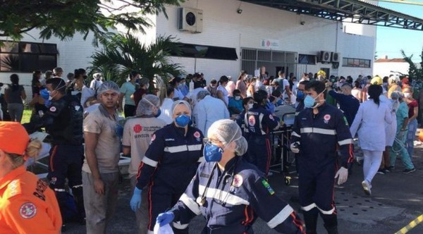 MUNDO | Al menos cuatro muertos en incendio en ala para covid de hospital en Brasil