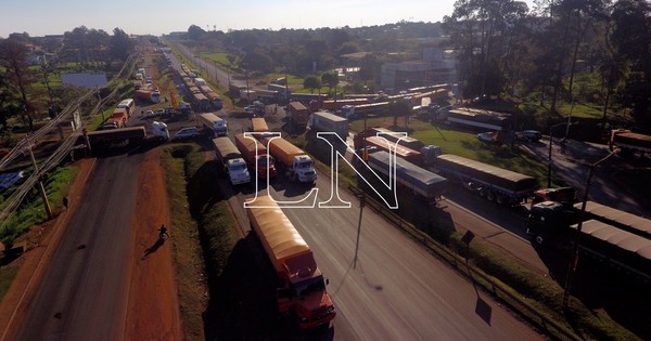 La Nación / Conglomerado de gremios productores suspende la carga de camiones indefinidamente