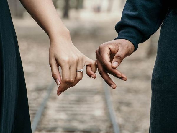 ¡Insólito! Novio descubre por la tapa del inodoro la infidelidad de su pareja