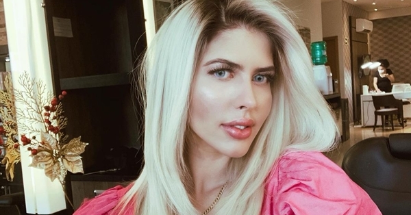 El increíble cambio de look de la novia del gobernador González Vaesken