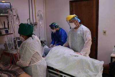 PACIENTE CON “HONGO NEGRO” POST-COVID PERMANECE INTERNADO EN CLÍNICAS